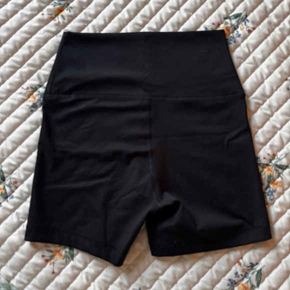 NWOT Yogalicious Lux Everyday 5” High Waist Black Biker Shorts – Small - Picture 4 of 6